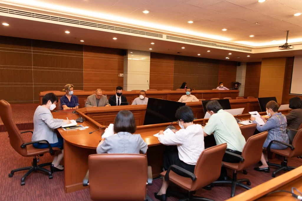 มูลนิธิเพื่อความยั่งยืน (Foundation for Sustainability) และคณะทำงาน เข้าพบเพื่อหารือ กับ อธิการบดี