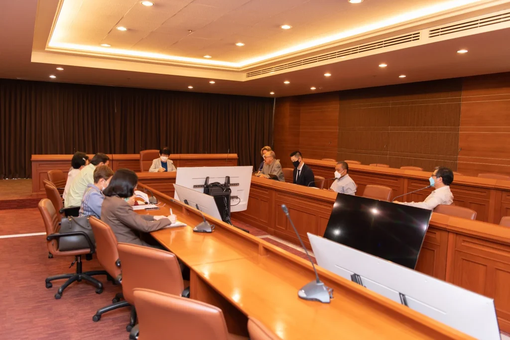 มูลนิธิเพื่อความยั่งยืน (Foundation for Sustainability) และคณะทำงาน เข้าพบเพื่อหารือ กับ อธิการบดี