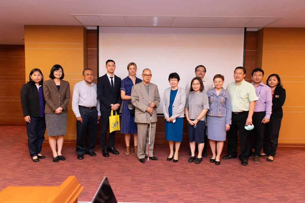 มูลนิธิเพื่อความยั่งยืน (Foundation for Sustainability) และคณะทำงาน เข้าพบเพื่อหารือ กับ อธิการบดี