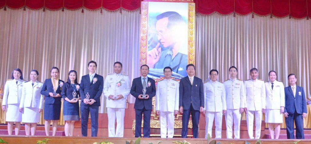 พิธีทำบุญตักบาตร และพิธีถวายราชสดุดี