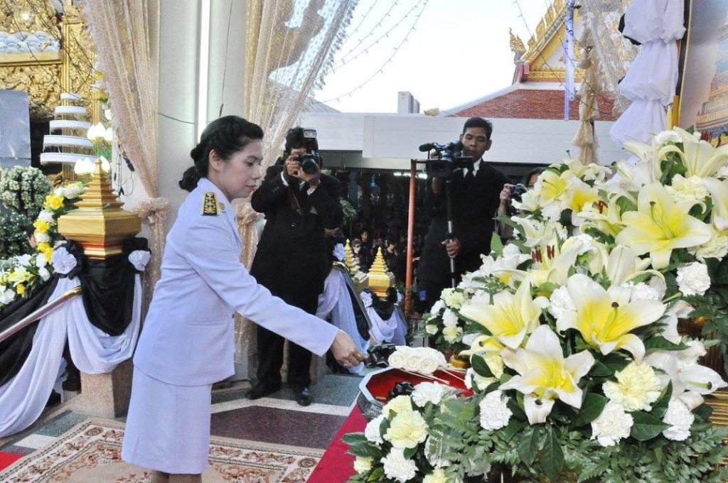 พิธีถวายดอกไม้จันทน์ในงานพระราชพิธีพระราชทานเพลิงพระศพ สมเด็จพระญาณสังวร สมเด็จพระสังฆราช สกลมหาสังฆปริณายก