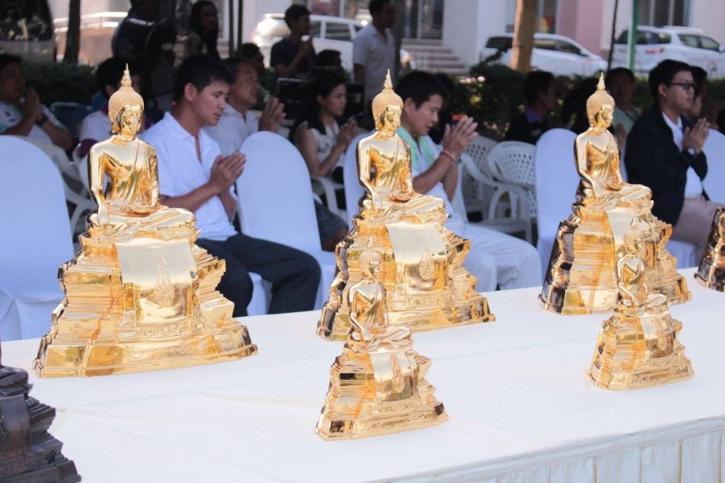 พิธีเททองหล่อพระพุทธวจนะปัญญาองค์จำลอง