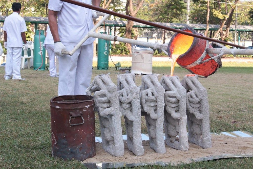 พิธีเททองหล่อพระพุทธวจนะปัญญาองค์จำลอง