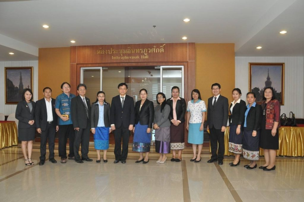 590210laos 11zon คณะผู้บริหาร Bank of Laos เยือนสถาบัน