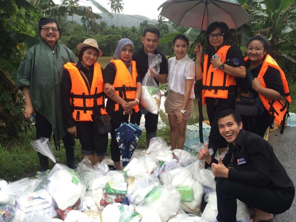 ลงพื้นที่ช่วยเหลือผู้ประสบอุทกภัยภาคใต้