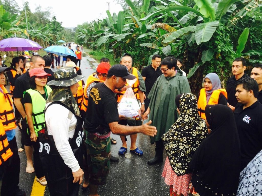 ลงพื้นที่ช่วยเหลือผู้ประสบอุทกภัยภาคใต้