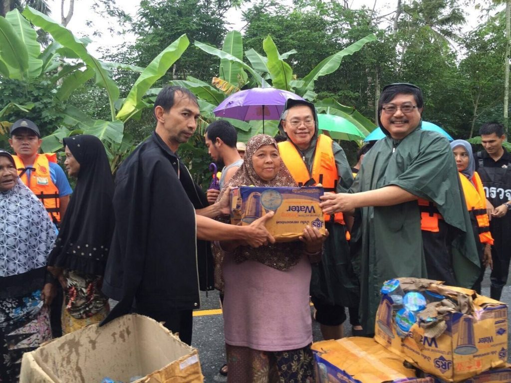 ลงพื้นที่ช่วยเหลือผู้ประสบอุทกภัยภาคใต้