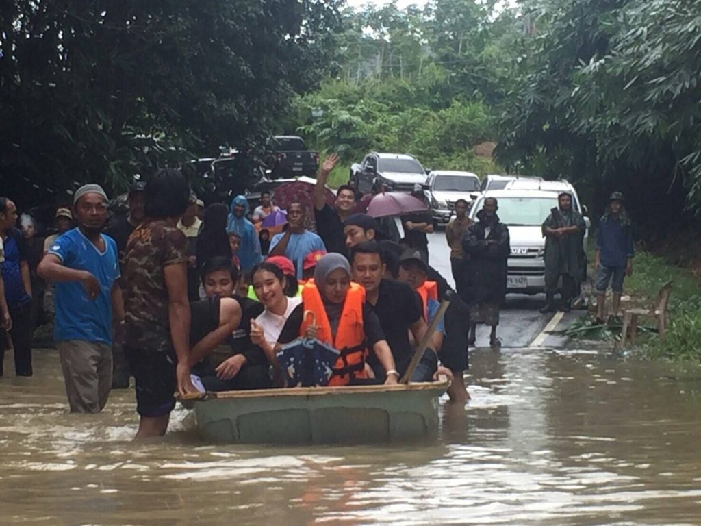 ลงพื้นที่ช่วยเหลือผู้ประสบอุทกภัยภาคใต้