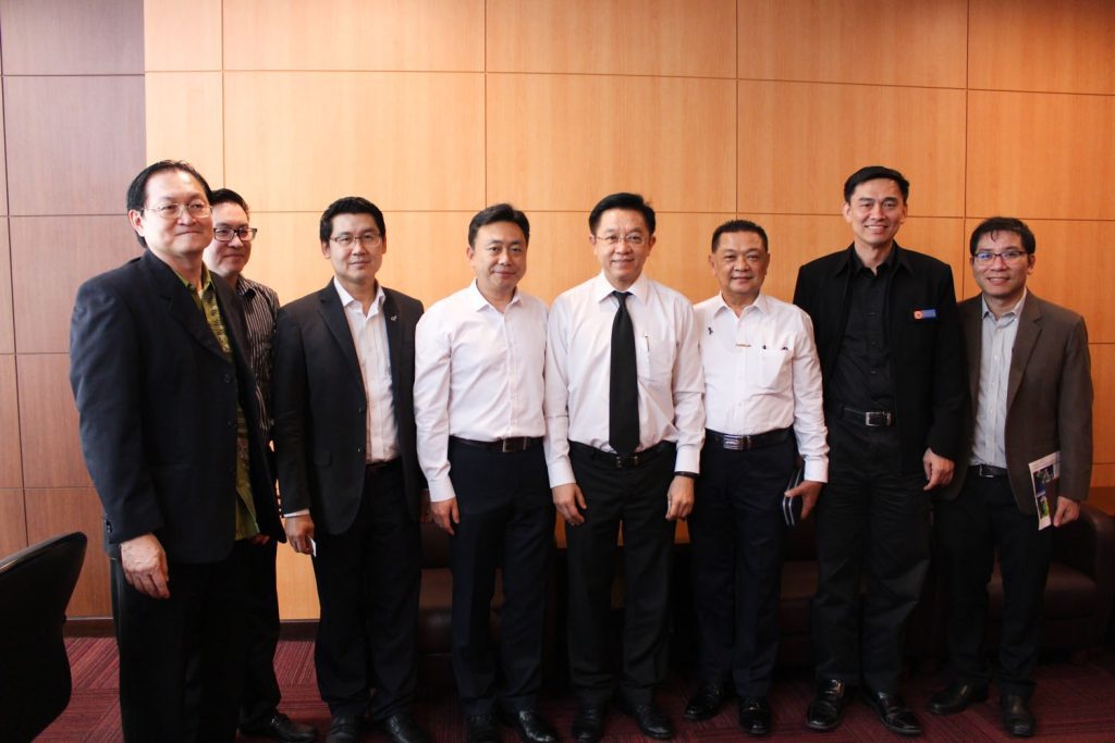 Chongqing Logistics City เยือนสถาบัน