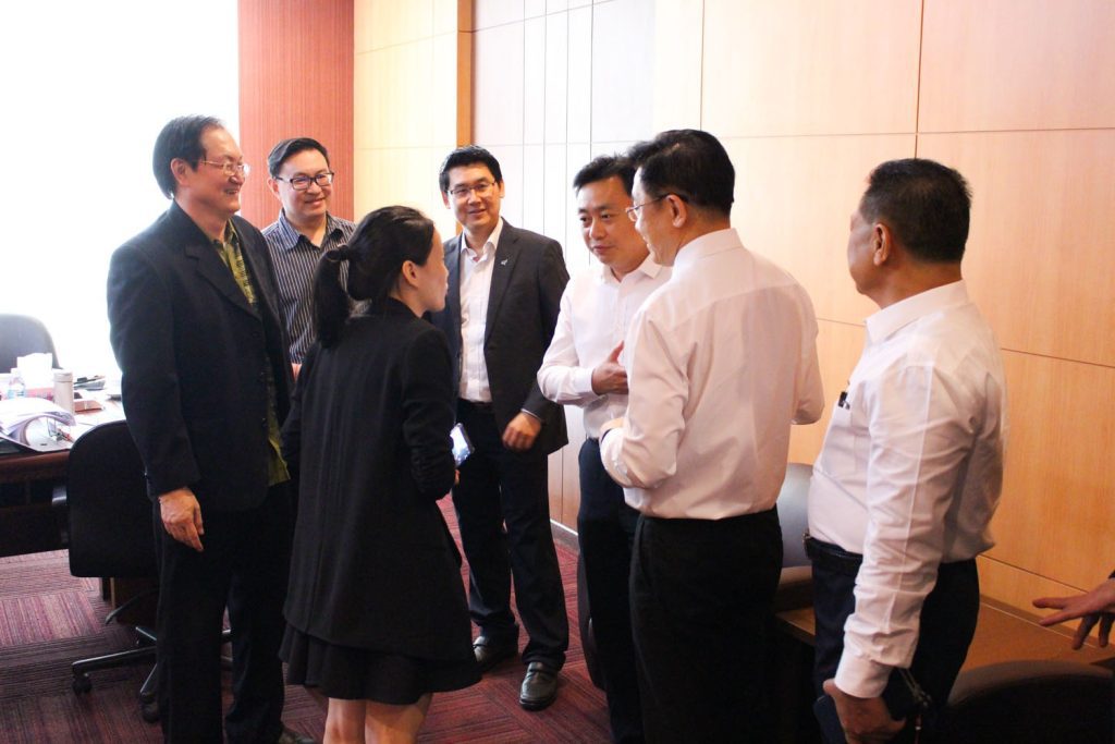 Chongqing Logistics City เยือนสถาบัน