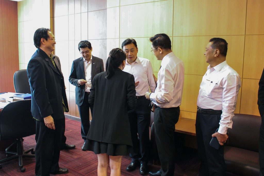 Chongqing Logistics City เยือนสถาบัน