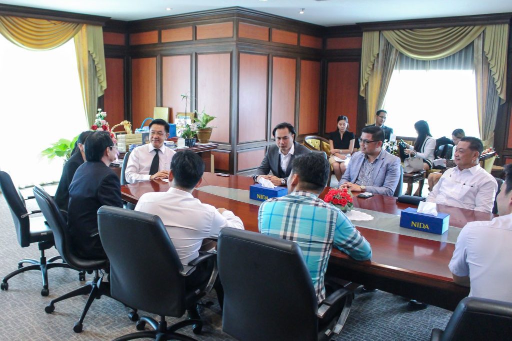 Chongqing Logistics City เยือนสถาบัน