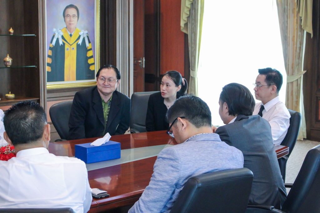 Chongqing Logistics City เยือนสถาบัน