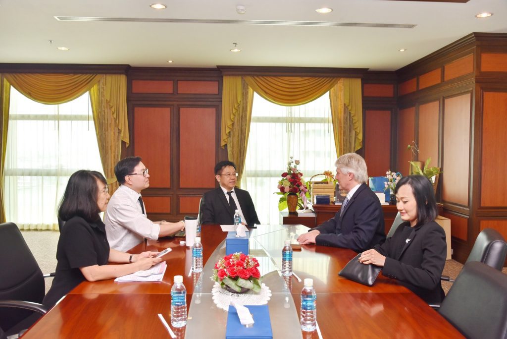 600523oia 03 3 11zon ตัวแทนจาก Victoria University of Wellington นิวซีแลนด์ เดินทางเยือนสถาบัน