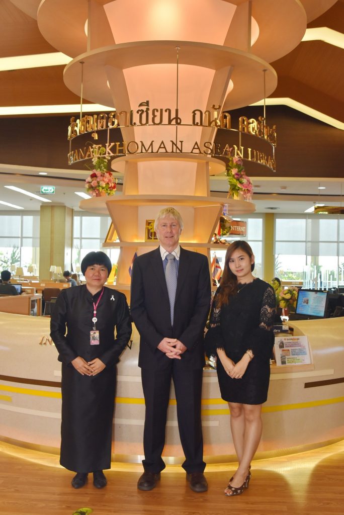 600523oia 12 12 11zon ตัวแทนจาก Victoria University of Wellington นิวซีแลนด์ เดินทางเยือนสถาบัน