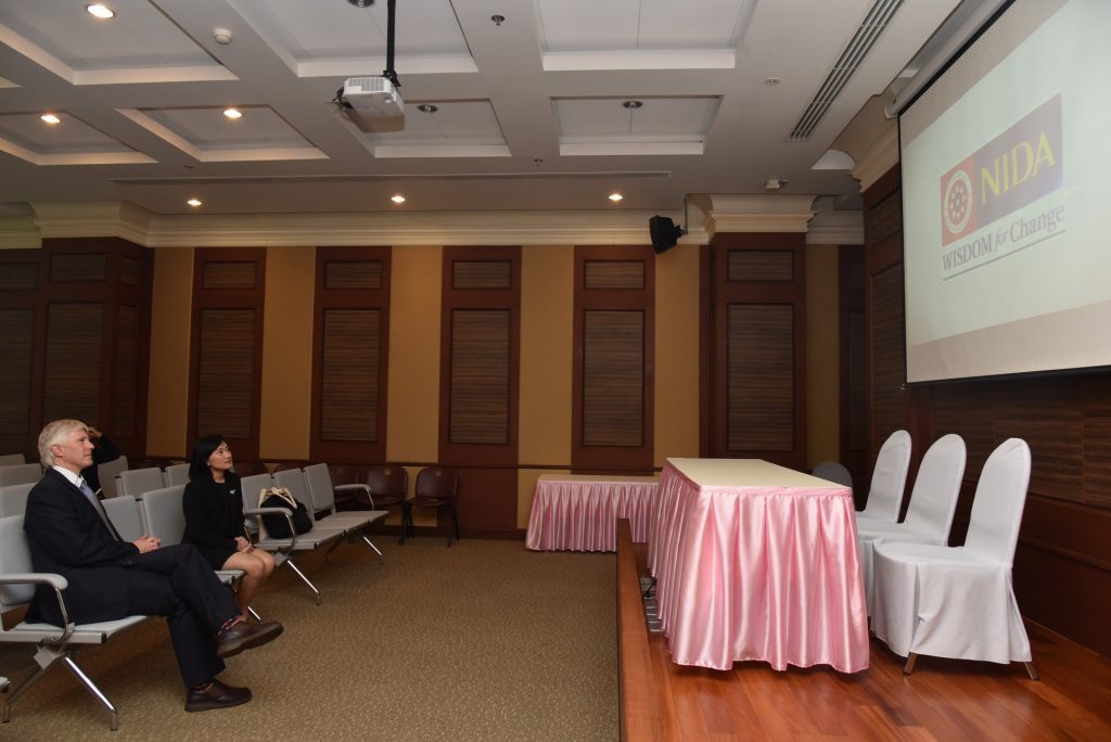 600523oia 15 15 11zon ตัวแทนจาก Victoria University of Wellington นิวซีแลนด์ เดินทางเยือนสถาบัน