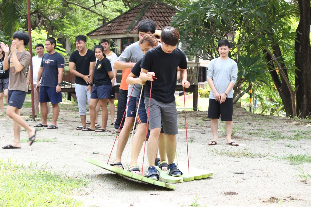ค่ายนิด้าพัฒนาผู้นำ ครั้งที่ 4(ค่ายนิด้าพัฒนาผู้นำสู่อาเซียน)