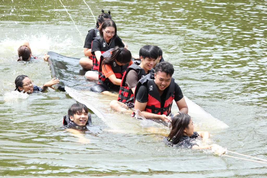 ค่ายนิด้าพัฒนาผู้นำ ครั้งที่ 4(ค่ายนิด้าพัฒนาผู้นำสู่อาเซียน)