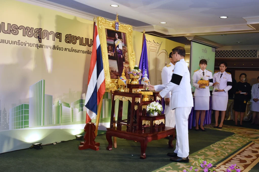 “นิด้า” รับมอบโล่พระราชทาน “แก้วไพฑูรย์”