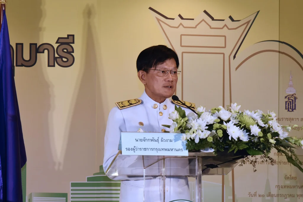 “นิด้า” รับมอบโล่พระราชทาน “แก้วไพฑูรย์”