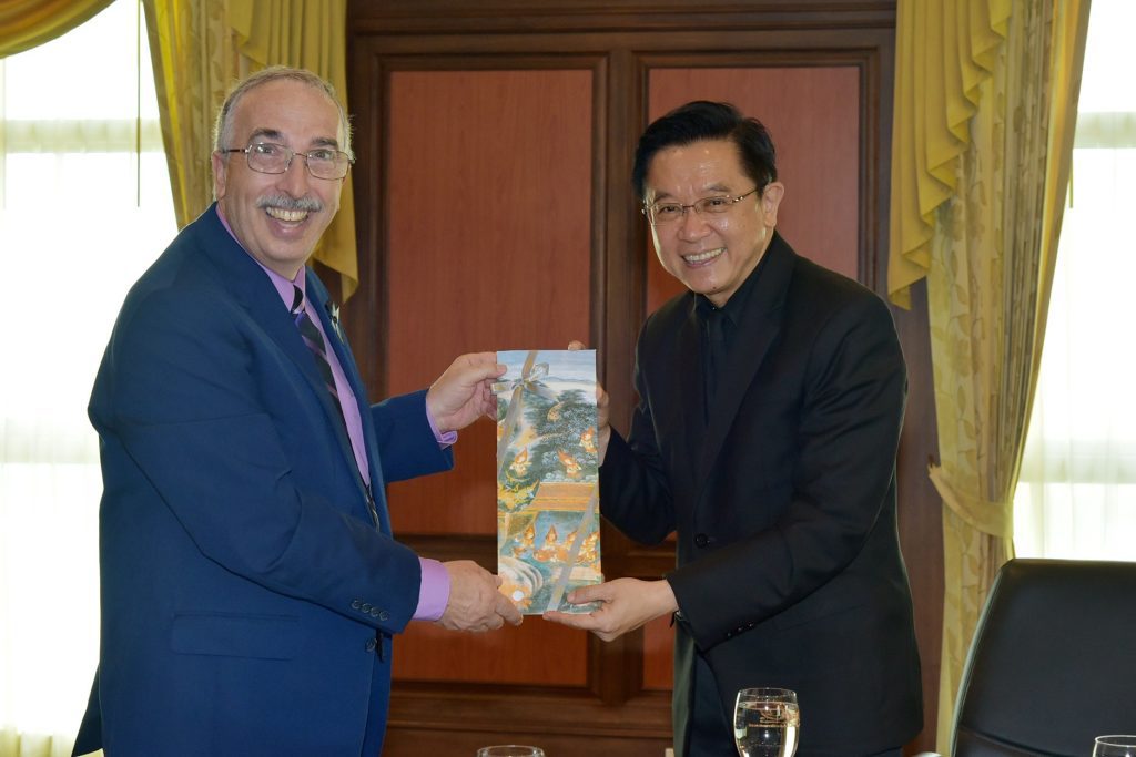 Dr. Gerard L. Hanley, California State University เยือนสถาบัน