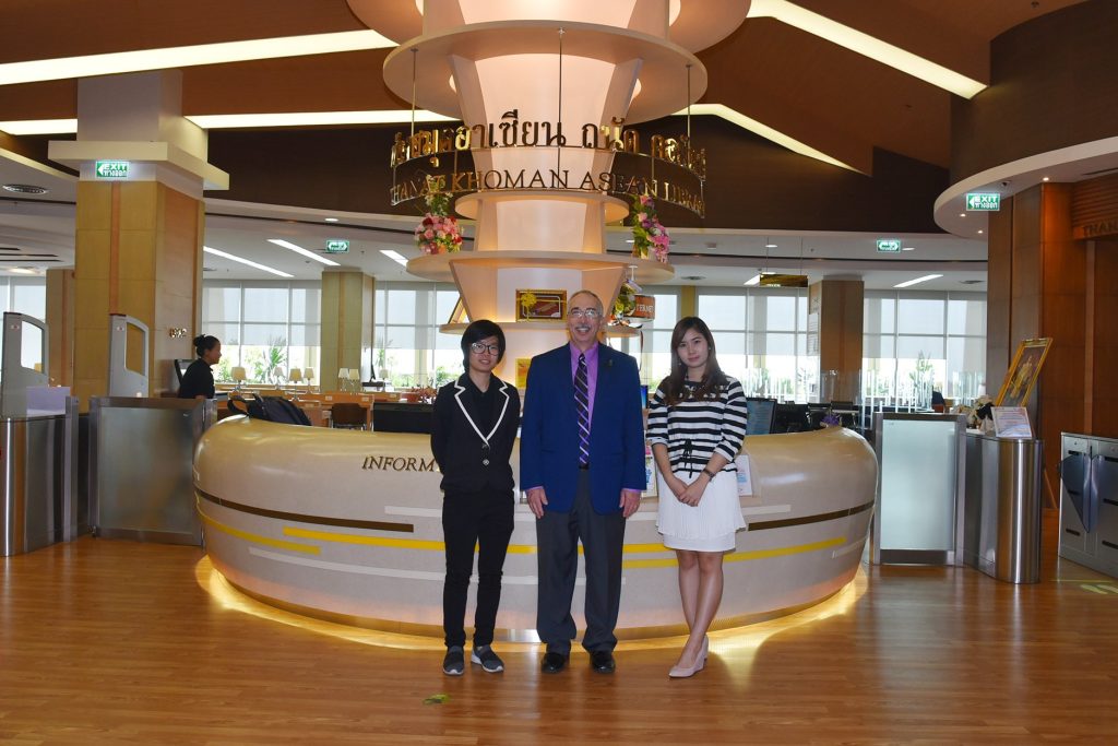 Dr. Gerard L. Hanley, California State University เยือนสถาบัน