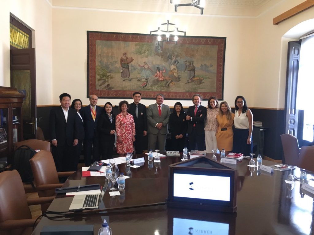 สร้างเครือข่ายความร่วมมือกับองค์กรภายนอกทั้งในระดับประเทศและระดับนานาชาติ