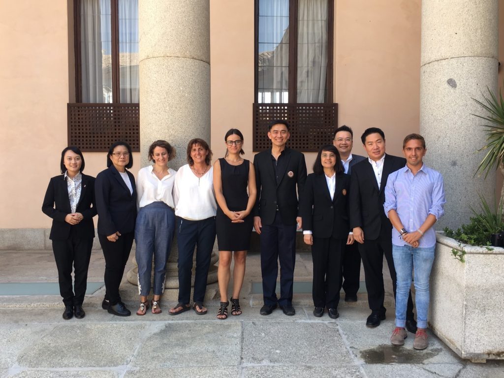 สร้างเครือข่ายความร่วมมือกับองค์กรภายนอกทั้งในระดับประเทศและระดับนานาชาติ