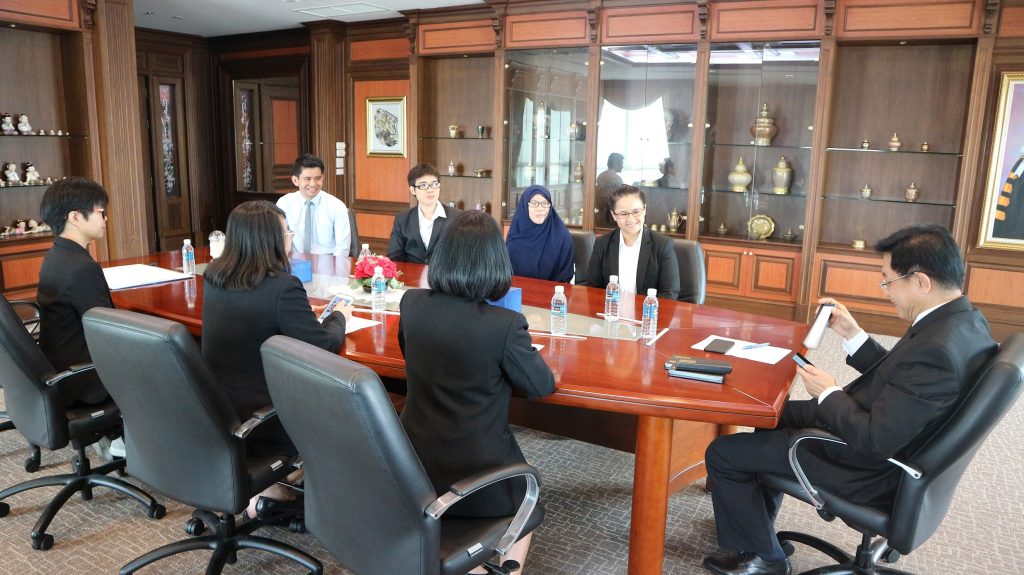 600822 02 11zon scaled นักศึกษาและบุคลากรเข้าเยี่ยมคารวะผู้บริหารสถาบัน