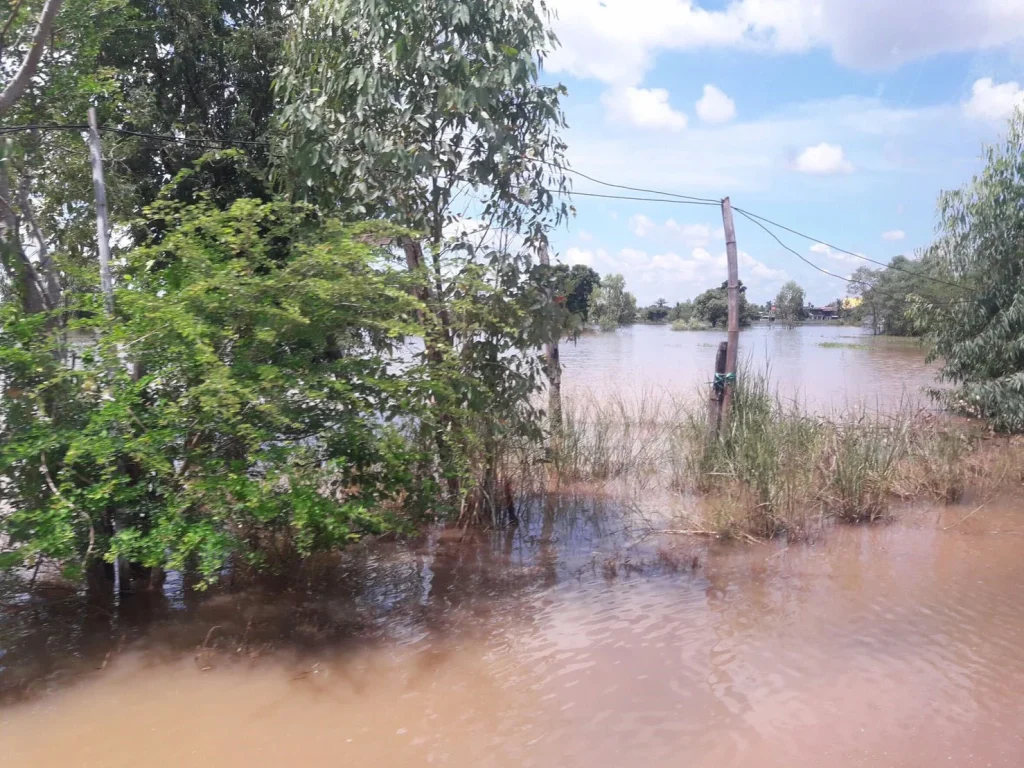 ลงพื้นที่มอบเงินช่วยเหลือผู้ประสบอุทกภัย จ.กาฬสินธุ์