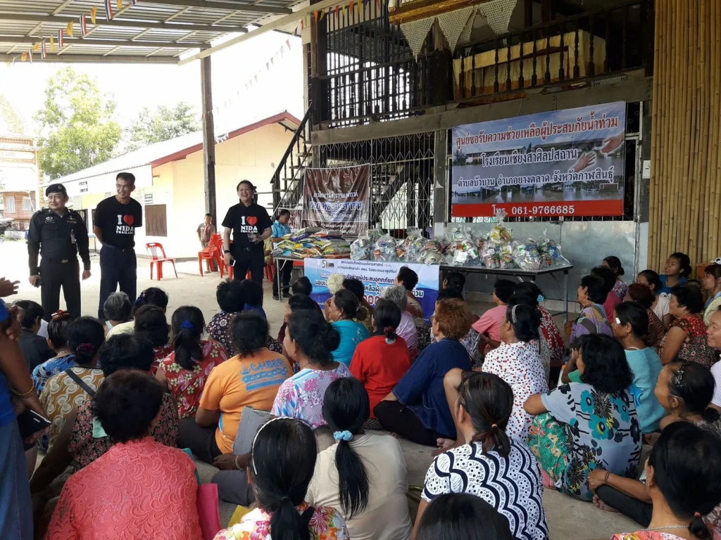 ลงพื้นที่มอบเงินช่วยเหลือผู้ประสบอุทกภัย จ.กาฬสินธุ์