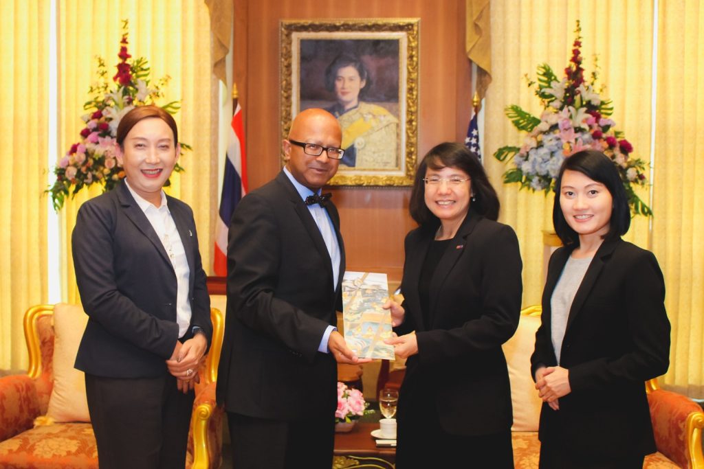 600914oia 05 11zon University of Nebraska Lincoln เยือนสถาบัน