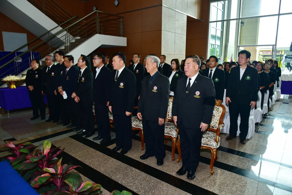 พิธีส่งมอบดอกไม้จันทน์แทนใจลูกนิด้าถวายพ่อของแผ่นดิน