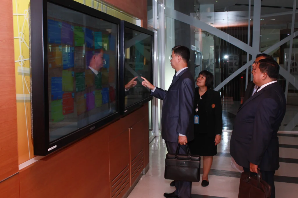 601010 02 scaled ผู้บริหาร RSA กัมพูชา เยือนสถาบัน