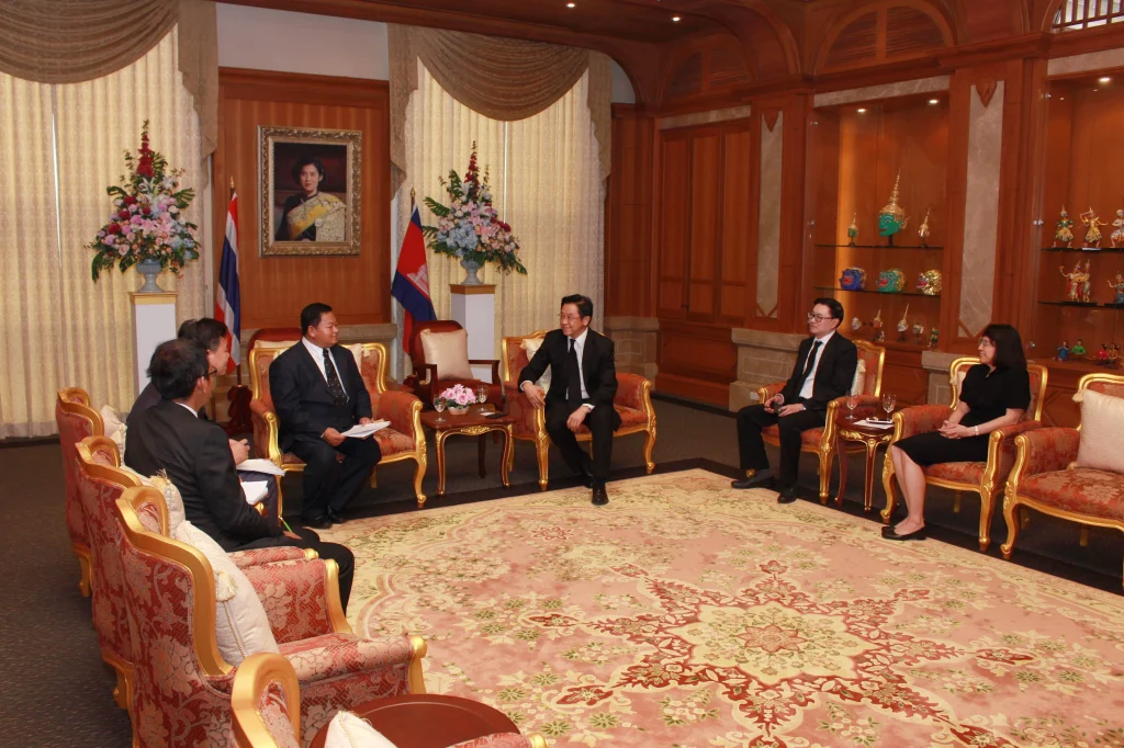 601010 04 scaled ผู้บริหาร RSA กัมพูชา เยือนสถาบัน