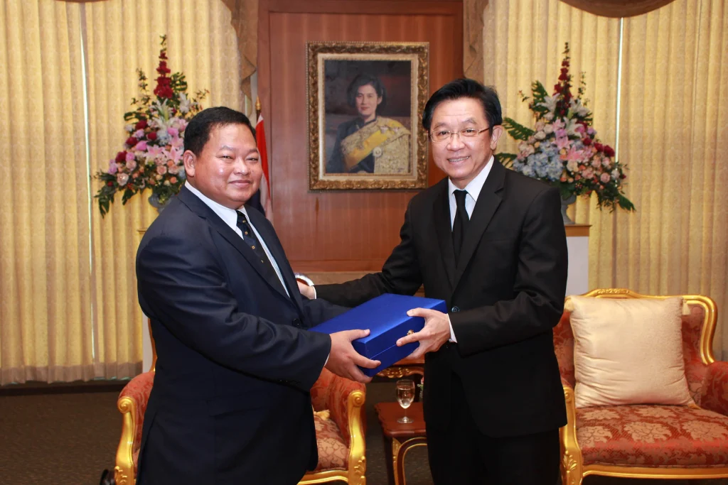 601010 06 scaled ผู้บริหาร RSA กัมพูชา เยือนสถาบัน