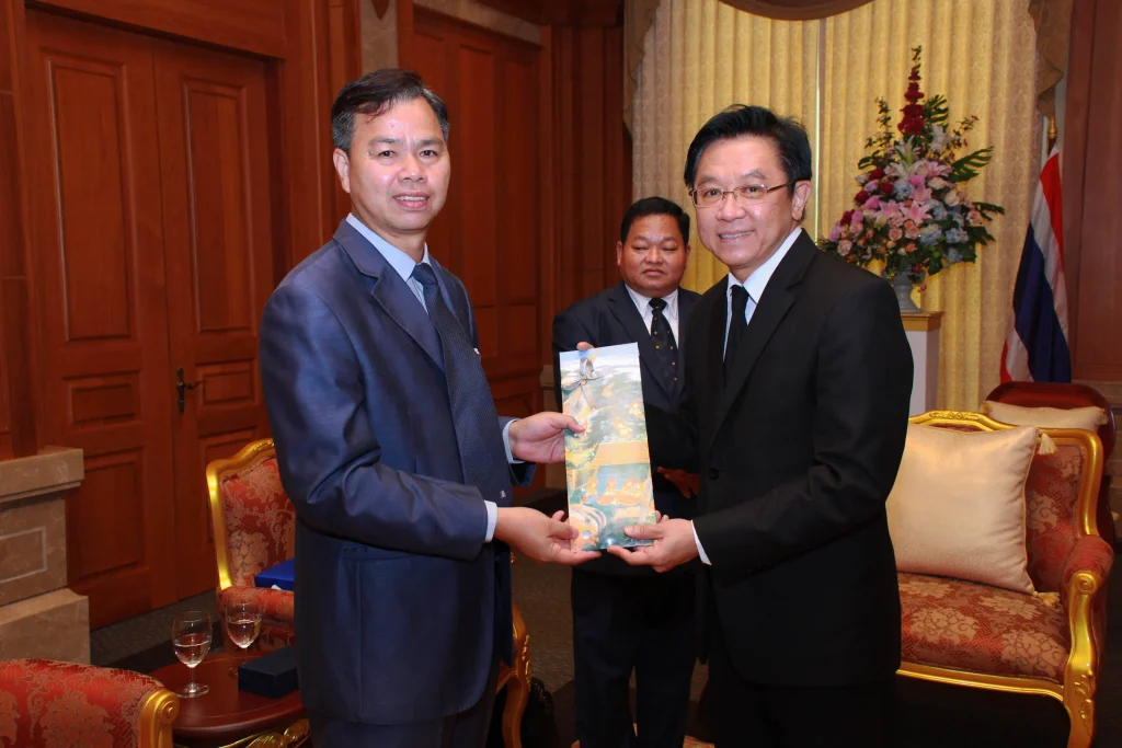 601010 07 scaled ผู้บริหาร RSA กัมพูชา เยือนสถาบัน