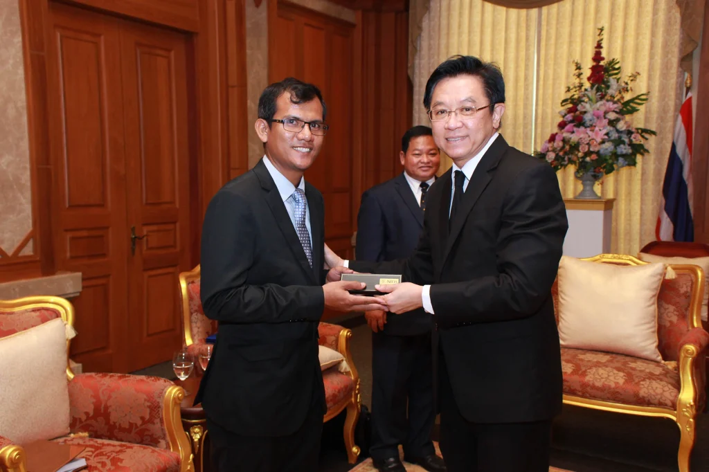 601010 08 scaled ผู้บริหาร RSA กัมพูชา เยือนสถาบัน