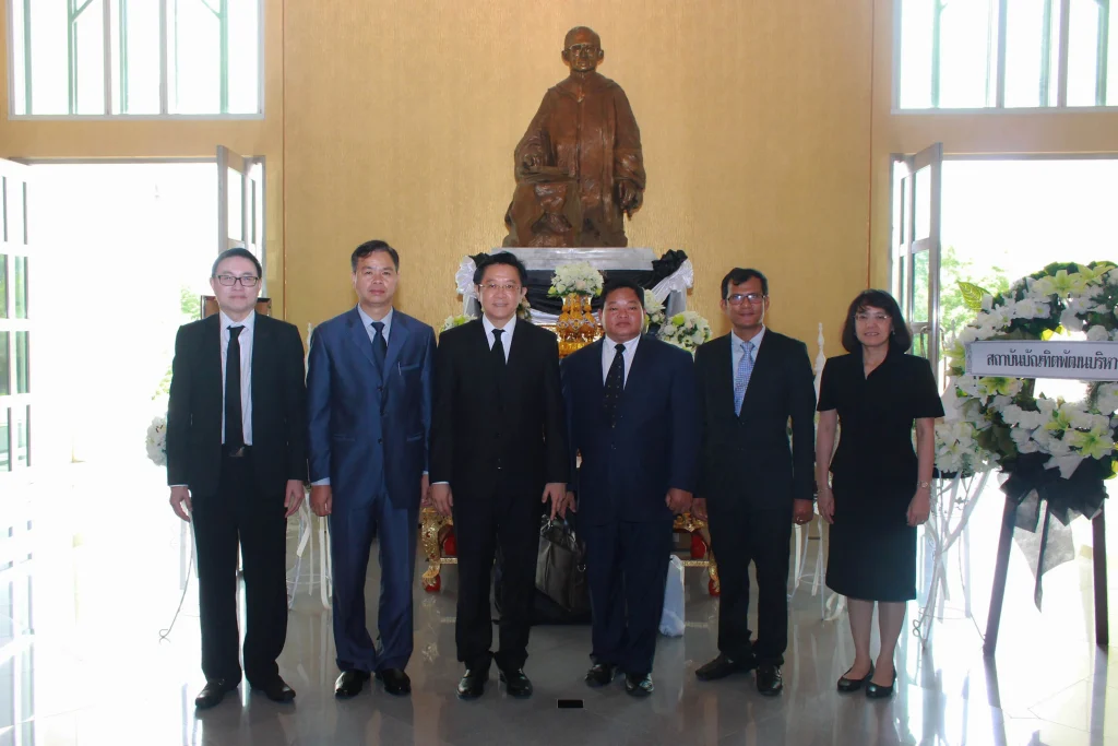 601010 12 scaled ผู้บริหาร RSA กัมพูชา เยือนสถาบัน