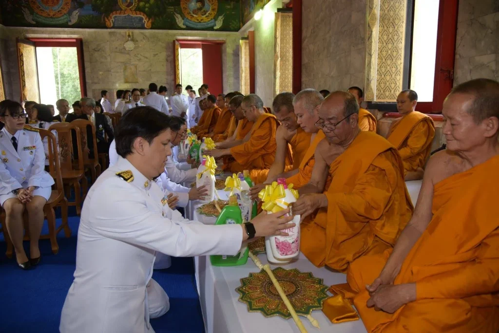 พิธีถวายผ้าพระกฐินพระราชทาน ประจำปี 2560