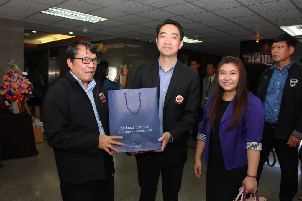 มอบกระเช้าสวัสดีปีใหม่ประจำปี 2561 แก่สื่อมวลชน
