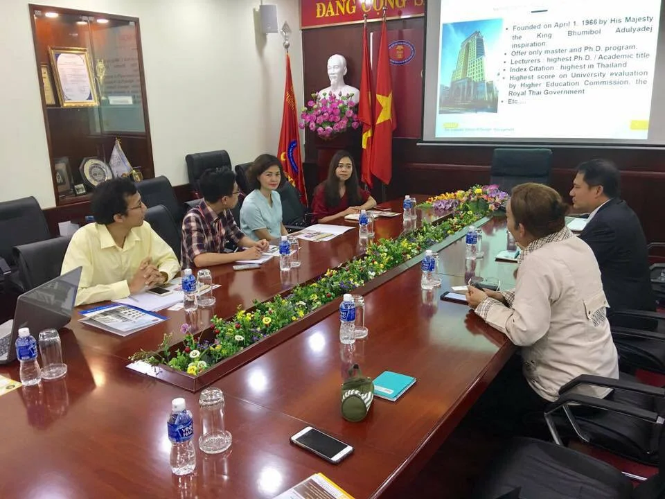 คณะการจัดการการท่องเที่ยว เยือน IU-VNU และ USSH-VNU