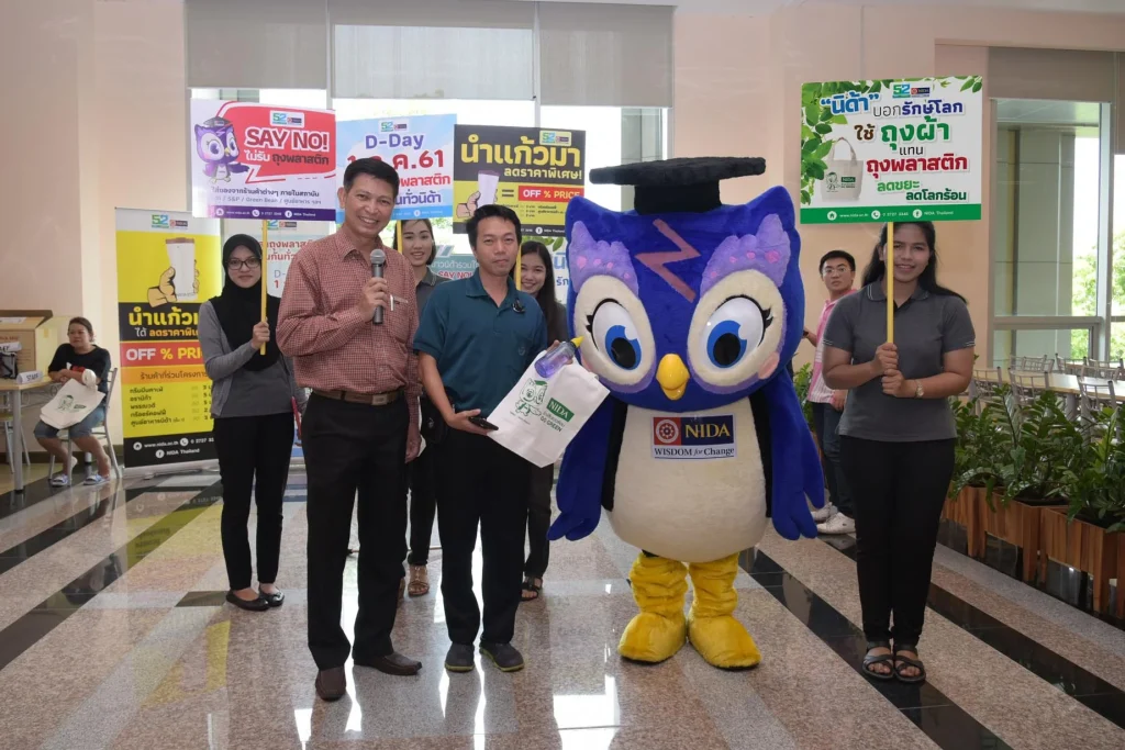 เดินรณรงค์ ในโครงการ “ภารกิจพิชิตถุงพลาสติก”