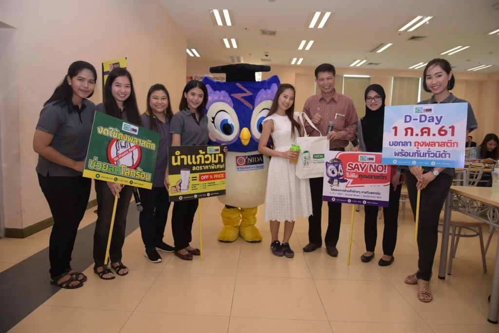 เดินรณรงค์ ในโครงการ “ภารกิจพิชิตถุงพลาสติก”