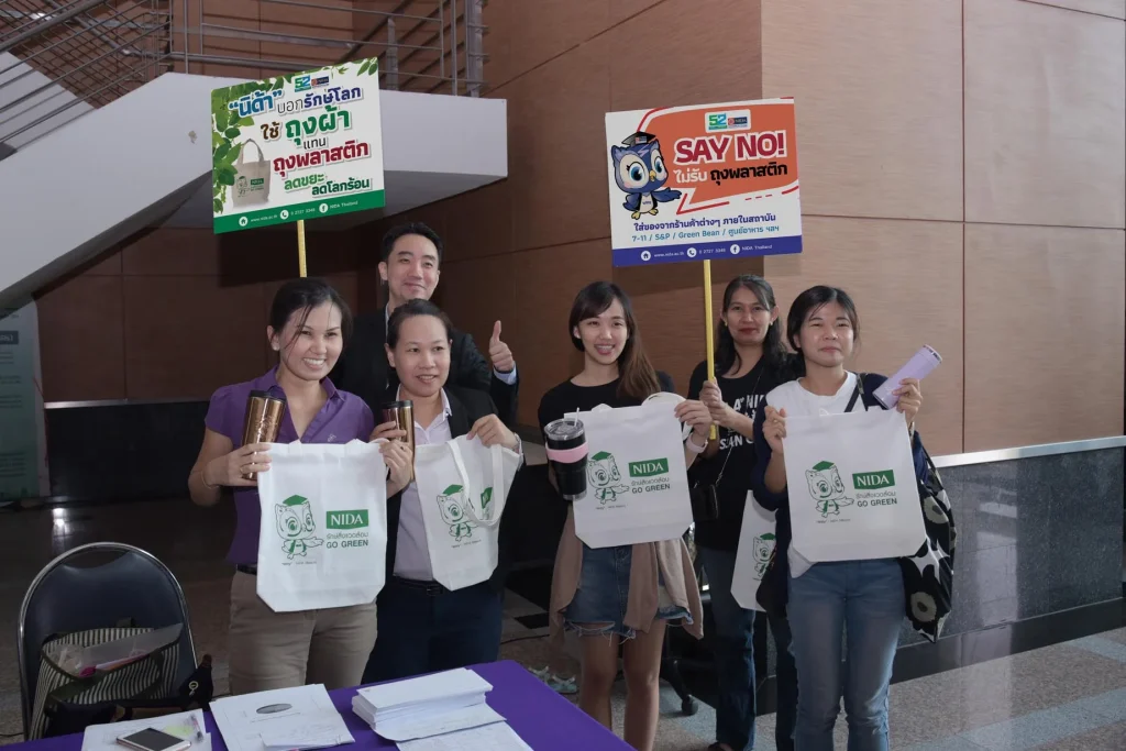 610505 13 1 เดินรณรงค์ ในโครงการ “ภารกิจพิชิตถุงพลาสติก”