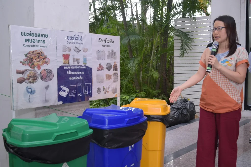 เดินรณรงค์ ในโครงการ “ภารกิจพิชิตถุงพลาสติก”