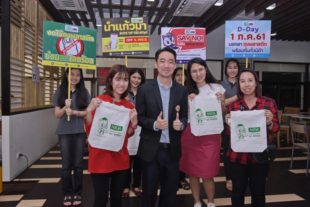 เดินรณรงค์ ในโครงการ “ภารกิจพิชิตถุงพลาสติก”