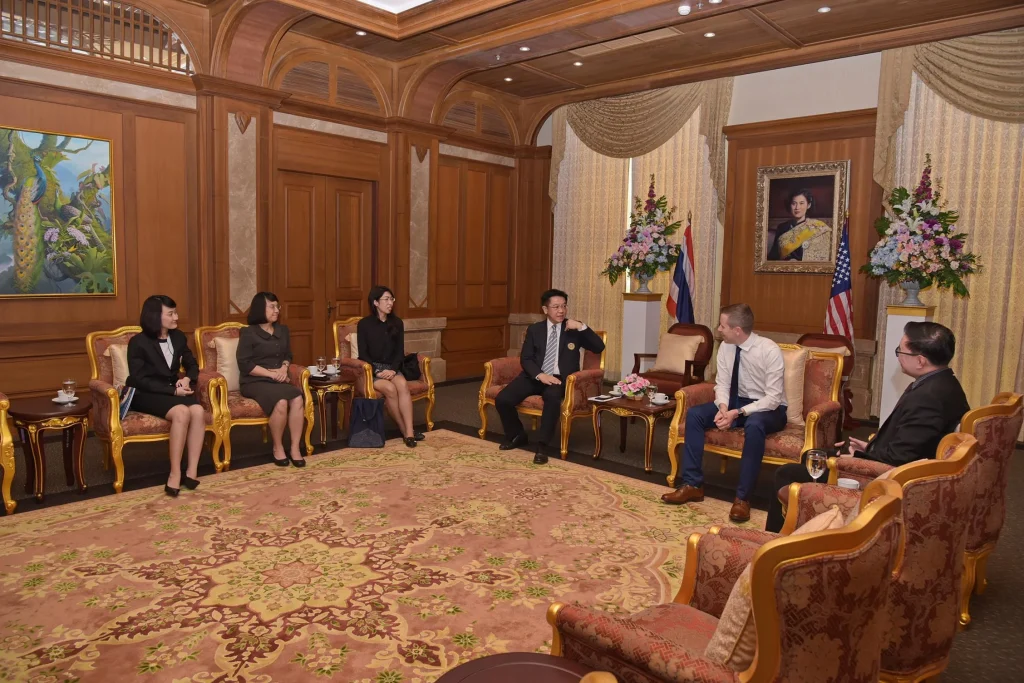 610516 05 Indiana University และ Kenan Institute Asia เยือนสถาบัน