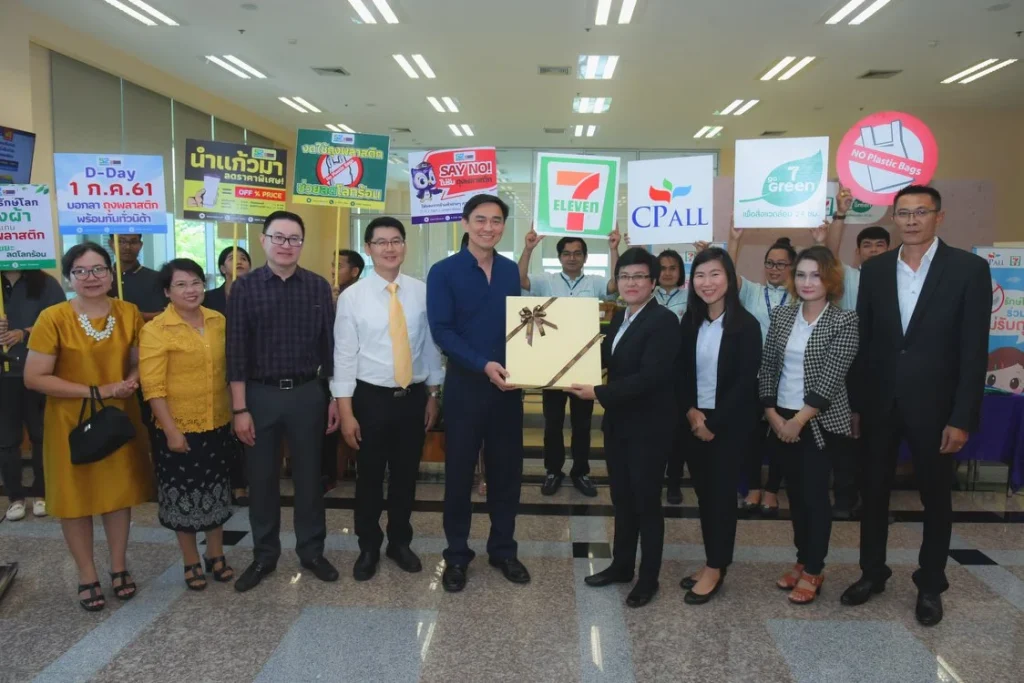 610702d 05 “นิด้า” จับมือ 7-11 บอกลาถุงพลาสติก D-Day 1 ก.ค. 61