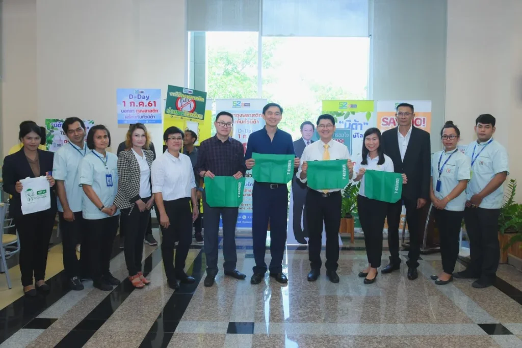 610702d 06 “นิด้า” จับมือ 7-11 บอกลาถุงพลาสติก D-Day 1 ก.ค. 61